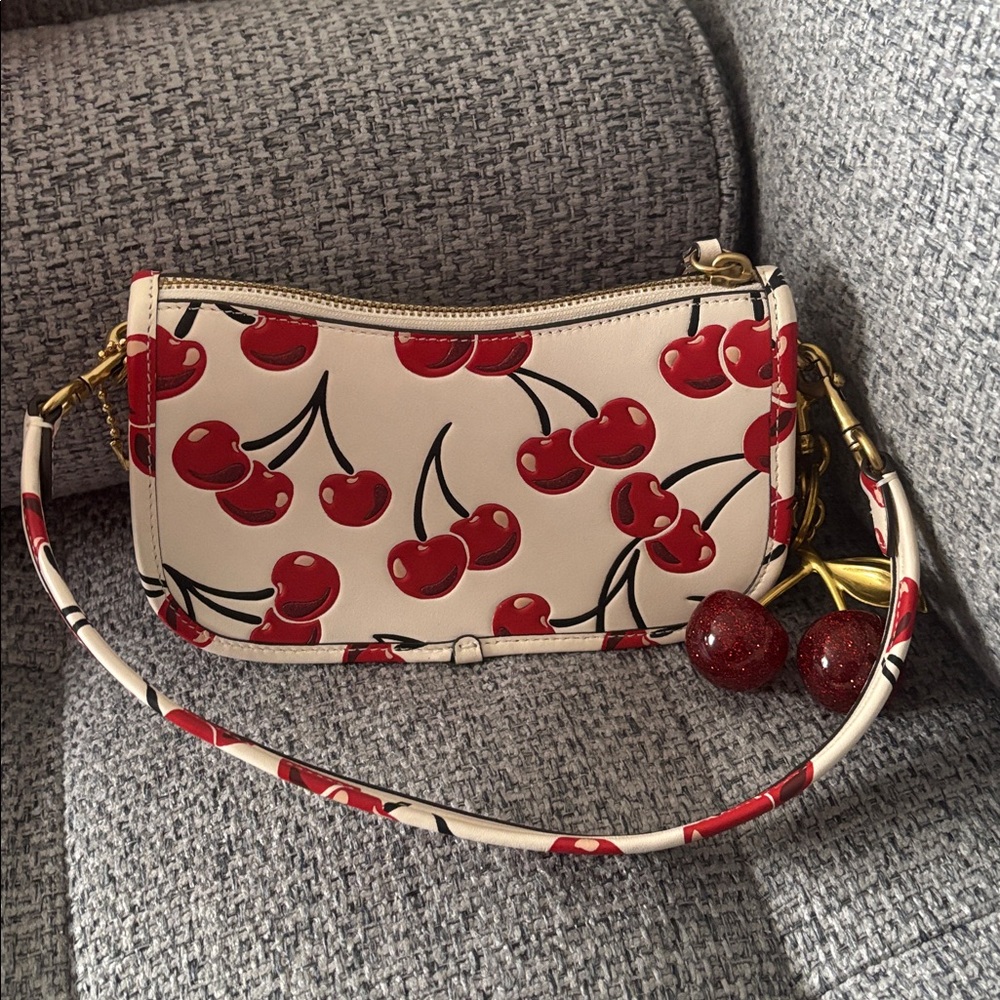 Coach Swinger Bag 20 With Cherry Print - Picture 2 of 9